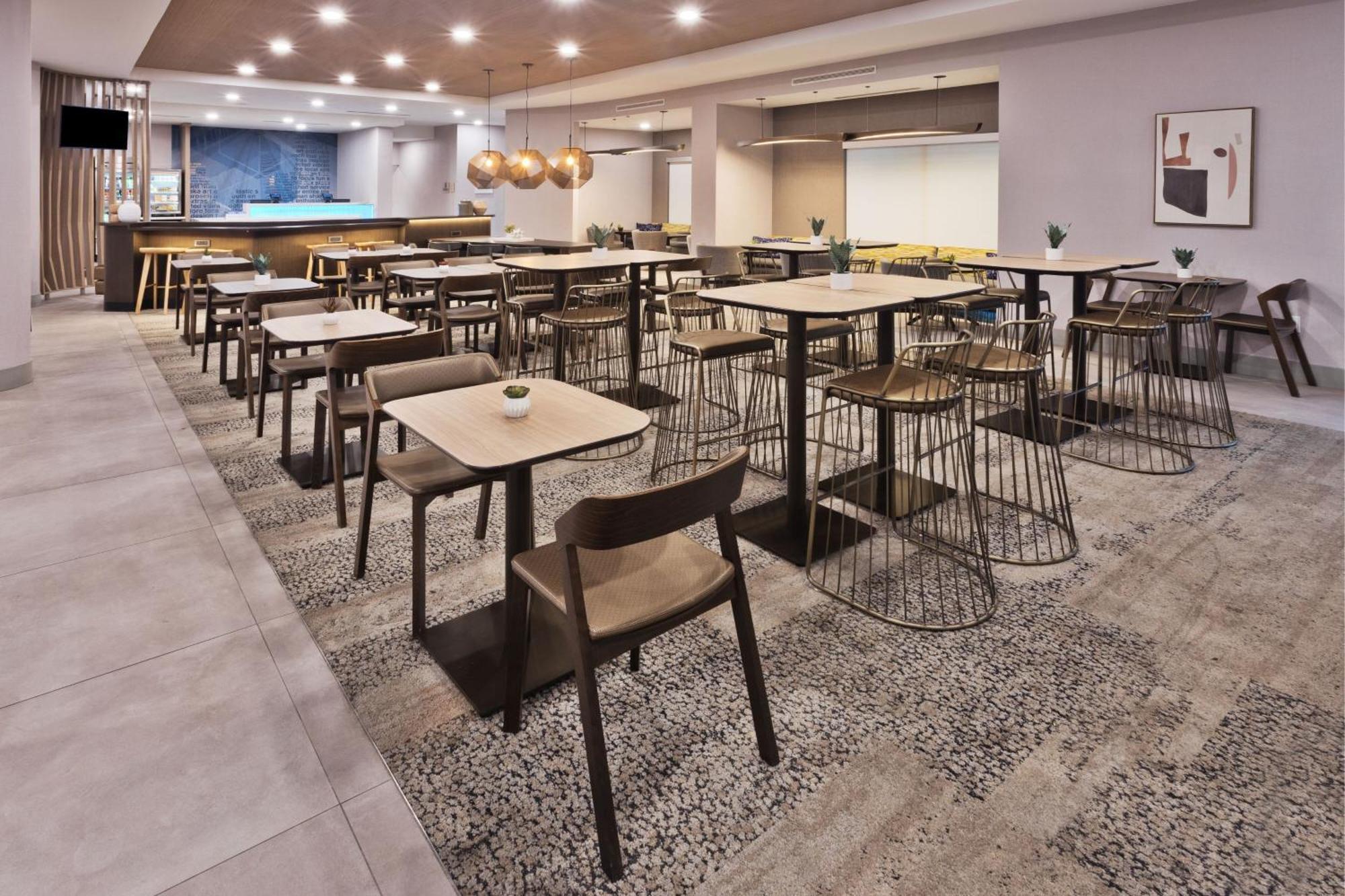 Springhill Suites Birmingham Colonnade Екстер'єр фото