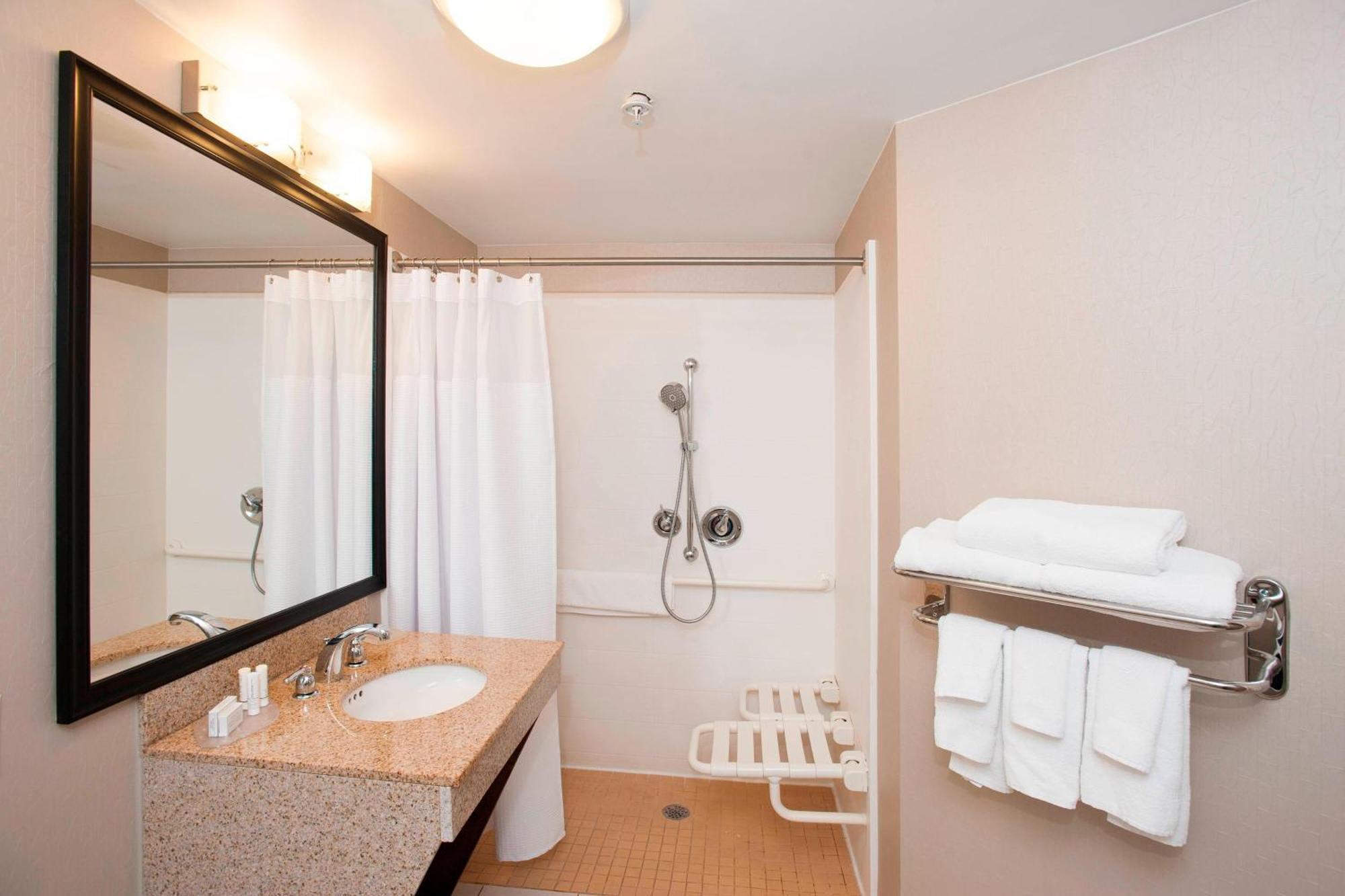 Springhill Suites Birmingham Colonnade Екстер'єр фото