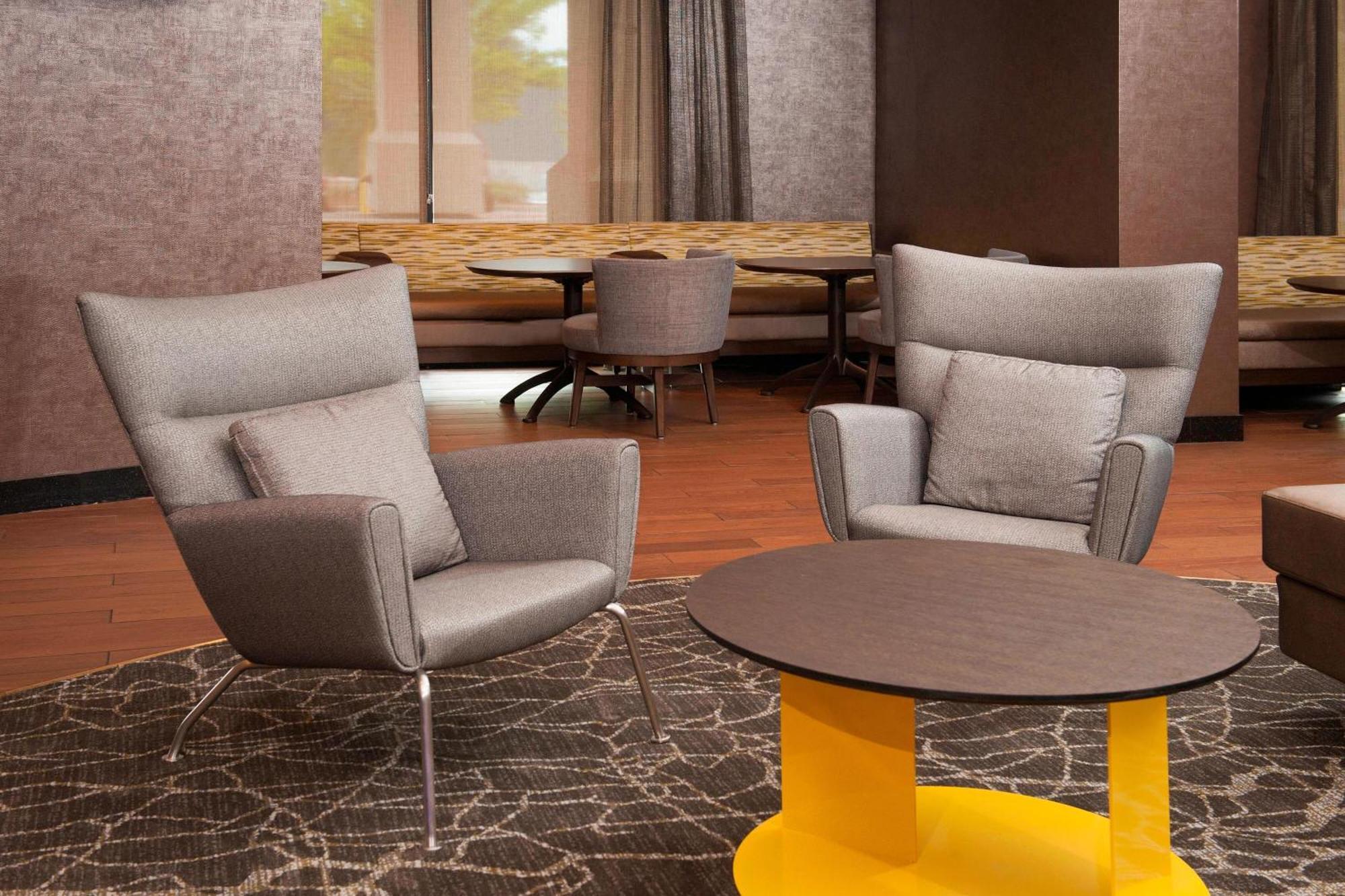 Springhill Suites Birmingham Colonnade Екстер'єр фото