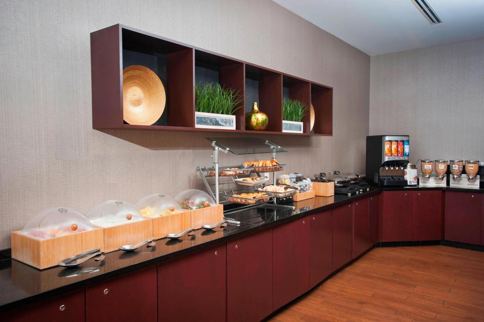 Springhill Suites Birmingham Colonnade Екстер'єр фото